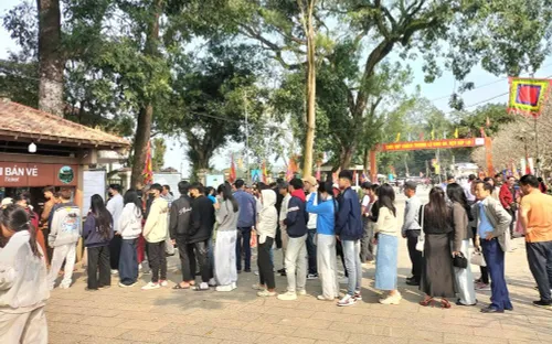 Lam Kinh đón hàng chục nghìn du khách dịp Tết Bính Ngọ 2026