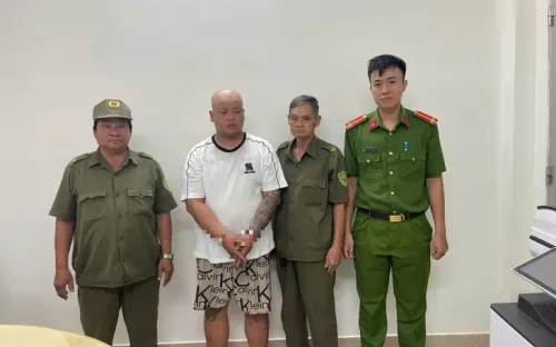 Bắt đối tượng cướp giật điện thoại của thiếu nữ khi đang mua nước ở TP Hồ Chí Minh