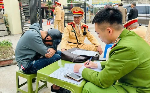 Khống chế nam thanh niên chống đối, đâm xe vào CSGT tại Thái Nguyên