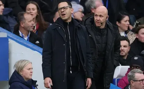 HLV Liam Rosenior tiếc nuối sau trận Chelsea hòa Burnley vì sai lầm kèm người