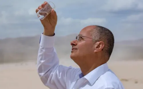 Thiết bị “biến không khí thành nước” của nhà khoa học lớn lên trong trại tị nạn