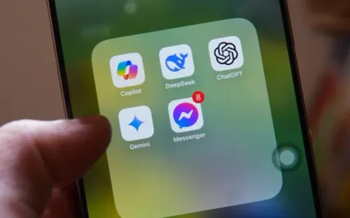 Lãnh đạo công nghệ kêu gọi “quay về đời thực” giữa thời đại AI và mạng xã hội