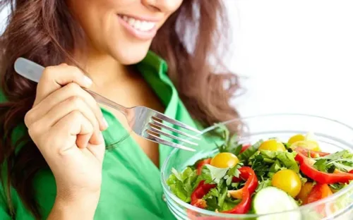 Cần hiểu đúng về “thanh lọc” cơ thể sau Tết, tránh lạm dụng detox cực đoan