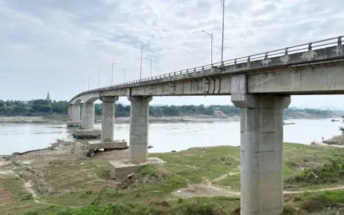 Phấn đấu hoàn thành cầu sông Lô mới trước Tết 2027