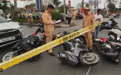 Hải Phòng: Xác định tài xế tông 12 xe máy do đạp nhầm chân ga, không có cồn và ma túy