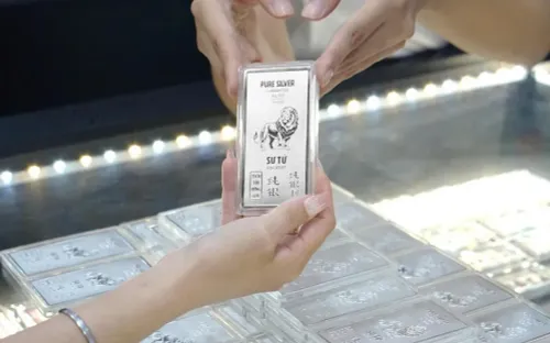 Giá vàng SJC sáng 24/2 đi ngang ở mức 184,6 triệu đồng/lượng, thế giới bật tăng mạnh