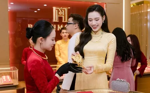 Giá vàng hôm nay (24-2): Tăng sốc