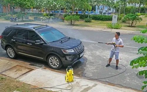 Sau Tết nên tự rửa xe tại nhà hay đưa ra trung tâm chăm sóc chuyên nghiệp?