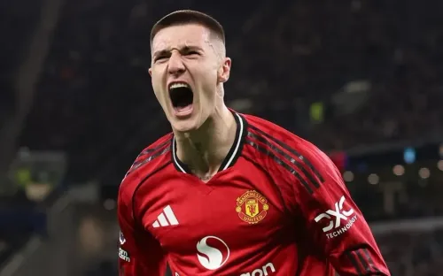 Neville tin Man Utd có thể cán đích thứ ba, Carragher dự đoán chắc vé Champions League