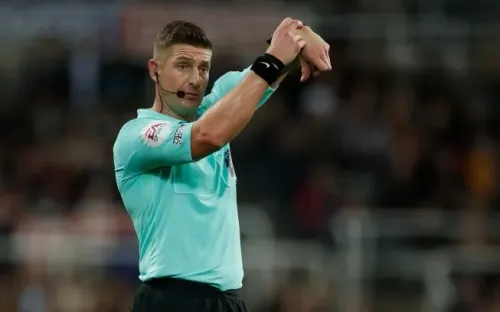 IFAB đề xuất loạt thay đổi luật nhằm chặn câu giờ, cầu thủ chấn thương phải rời sân 1 phút