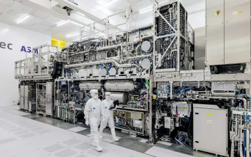 ASML nâng công suất nguồn sáng EUV, hướng tới tăng 50% sản lượng chip vào năm 2030