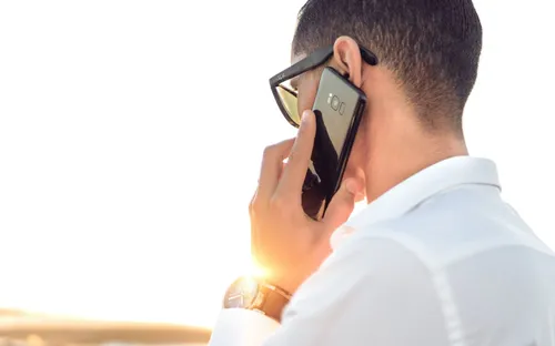 Tết 2026: Gọi thoại lao dốc, người Việt chuộng nhắn tin và video call qua internet