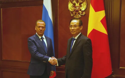 Việt Nam nhất quán coi trọng quan hệ Đối tác chiến lược toàn diện với Liên bang Nga