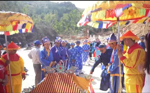 Nét đẹp văn hóa miền biển qua lễ hội Cầu ngư