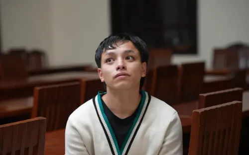 Tạm giữ tài xế lái ô tô lao vào đám đông tại cây xăng ở Đà Lạt