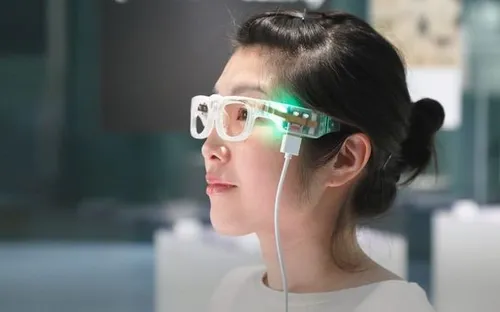 Kính AI chuyển hình ảnh thành âm thanh, hỗ trợ người khiếm thị tự tin di chuyển