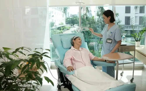 Truyền thuốc miễn dịch buổi sáng có thể cải thiện tiên lượng ung thư phổi