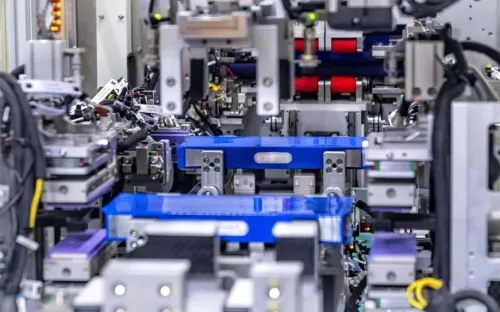 Châu Âu loay hoay trong tham vọng tự chủ sản xuất pin xe điện