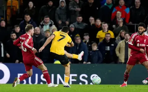 Liverpool gục ngã trước Wolves, lỡ cơ hội vào top 3 Ngoại hạng Anh