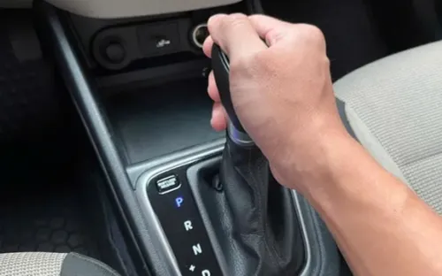 Vì sao không nên chuyển số P khi dừng đèn đỏ với ô tô số tự động?