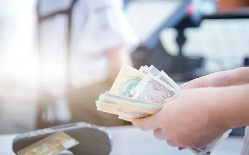 Cơ quan thuế Hà Nội cảnh báo tình trạng yêu cầu thanh toán tiền mặt để che giấu doanh thu