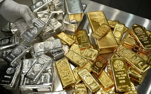 Giá vàng SJC giảm hơn 2 triệu đồng mỗi lượng theo đà lao dốc của thị trường thế giới