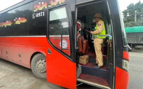Xe khách 19 chỗ nhồi 60 người ở Tuyên Quang, bị phạt hơn 223 triệu đồng