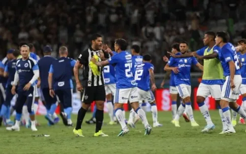 23 thẻ đỏ trong trận chung kết bang Minas Gerais, cầu thủ hai đội lao vào hỗn chiến