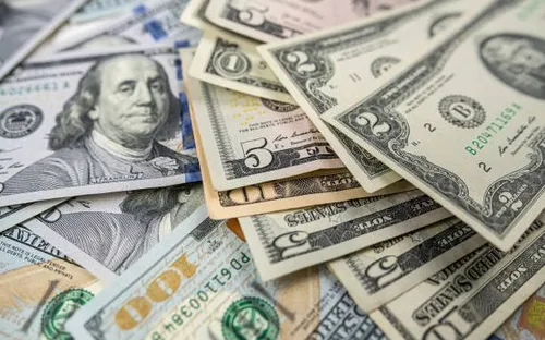 USD tự do vượt 27.000 đồng, cao hơn giá ngân hàng gần 900 đồng