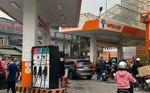 Giá xăng dầu biến động bất thường, đề xuất tăng 20% trở lên trong 1 tháng sẽ dùng Quỹ Bình ổn giá