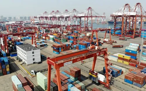 Xuất nhập khẩu Trung Quốc tăng gần 20% trong hai tháng đầu năm, vượt xa dự báo