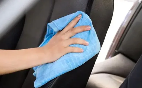 Cách làm sạch ghế da ô tô tại nhà đúng cách để luôn bền đẹp