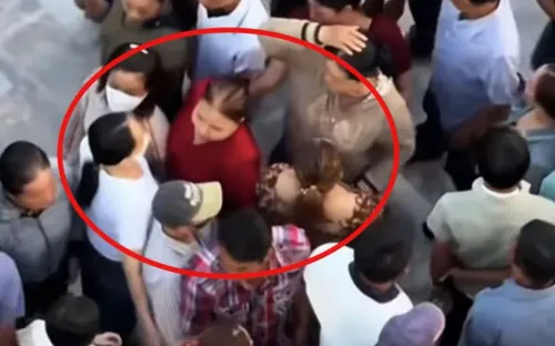 Nghi nhóm người dàn cảnh chen lấn để giật dây chuyền tại khu du lịch Liên Hoa Bảo Tháp