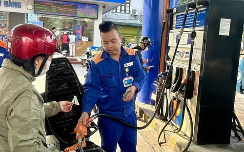 Đẩy nhanh lộ trình xăng E10: Giải pháp tự chủ năng lượng trước biến động giá dầu