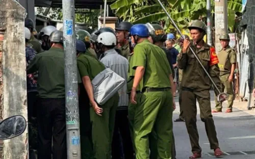 Mâu thuẫn khi ăn nhậu, người đàn ông chém bạn rồi cố thủ trong phòng trọ