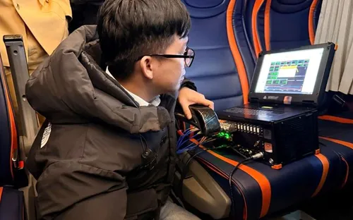 Gắn thiết bị hiện đại lên xe khách giường nằm 2 tầng để đánh giá an toàn trên Quốc lộ 6