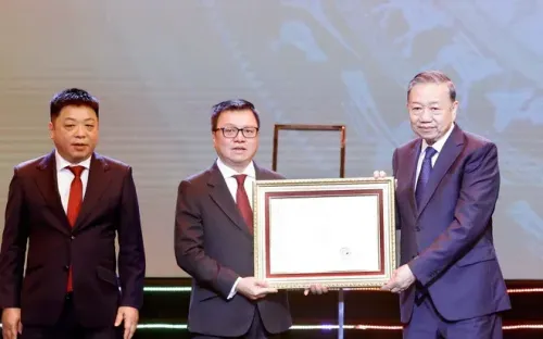 Tổng Bí thư Tô Lâm dự lễ kỷ niệm 75 năm Báo Nhân Dân ra số đầu, trao Huân chương Lao động hạng Nhất