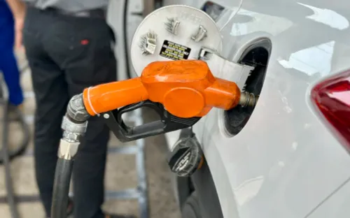 Giá xăng dầu giảm mạnh từ 22h ngày 11/3, xăng RON95 giảm gần 3.900 đồng/lít