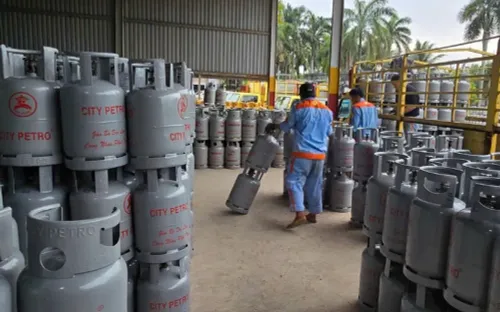 Giá gas trong nước tăng, bình 12kg vượt 500.000 đồng do chi phí đầu vào leo thang