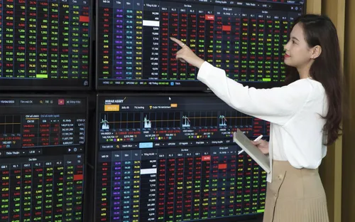 Thị trường chứng khoán: VN-Index thiết lập đỉnh cao mới, dòng tiền cá nhân tạm "nghỉ lấy sức" sau Tết