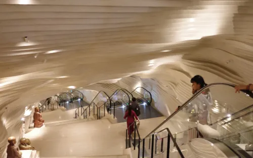 Bí ẩn đường hầm bên trong tôn tượng Bồ Tát Di Lặc trên đỉnh Núi Bà Đen