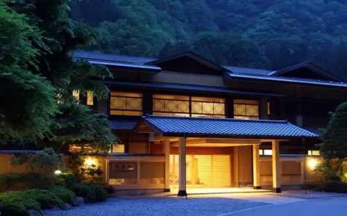 Khách sạn 1.300 năm tuổi ở Nhật Bản được truyền qua 53 thế hệ