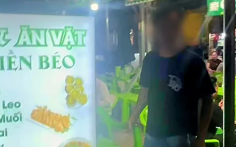 Tạm giữ nhân viên quán ốc dùng ghế nhựa tấn công shipper sau mâu thuẫn