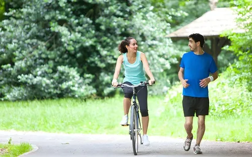 Chạy bộ hay đạp xe: Bài tập nào giúp giảm mỡ toàn thân hiệu quả hơn?