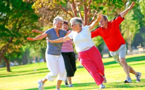 Người lớn tuổi nên vận động đa dạng để sống khỏe và kéo dài tuổi thọ