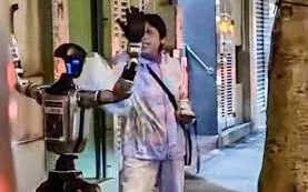 Robot hình người Unitree G1 bị cảnh sát Macau “áp giải” sau khi khiến cụ bà hoảng sợ