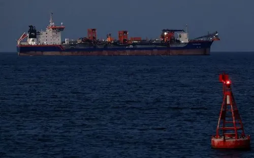 Iran khẳng định eo biển Hormuz vẫn mở, thị trường dầu mỏ kỳ vọng hạ nhiệt