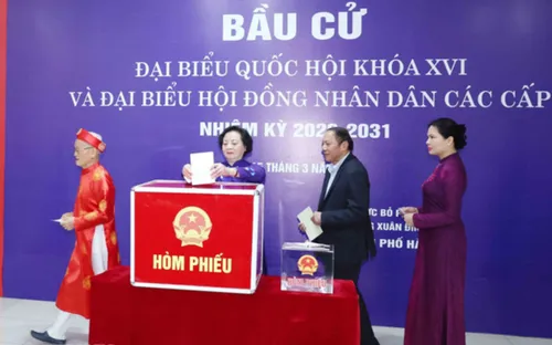 Lãnh đạo Đảng, Nhà nước, Mặt trận Tổ quốc Việt Nam tham gia bỏ phiếu bầu cử tại Hà Nội