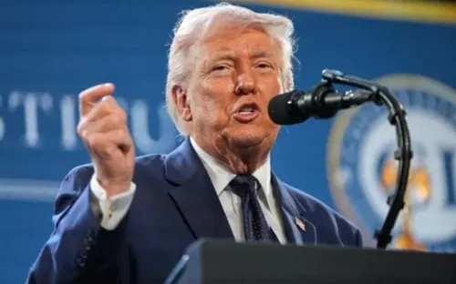 Tổng thống Donald Trump tuyên bố có “quyền tuyệt đối” áp thuế theo hình thức mới