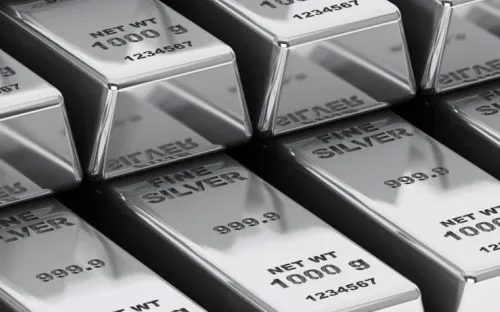 Sáng 16/3, giá bạc trong nước và thế giới chưa dừng đà giảm